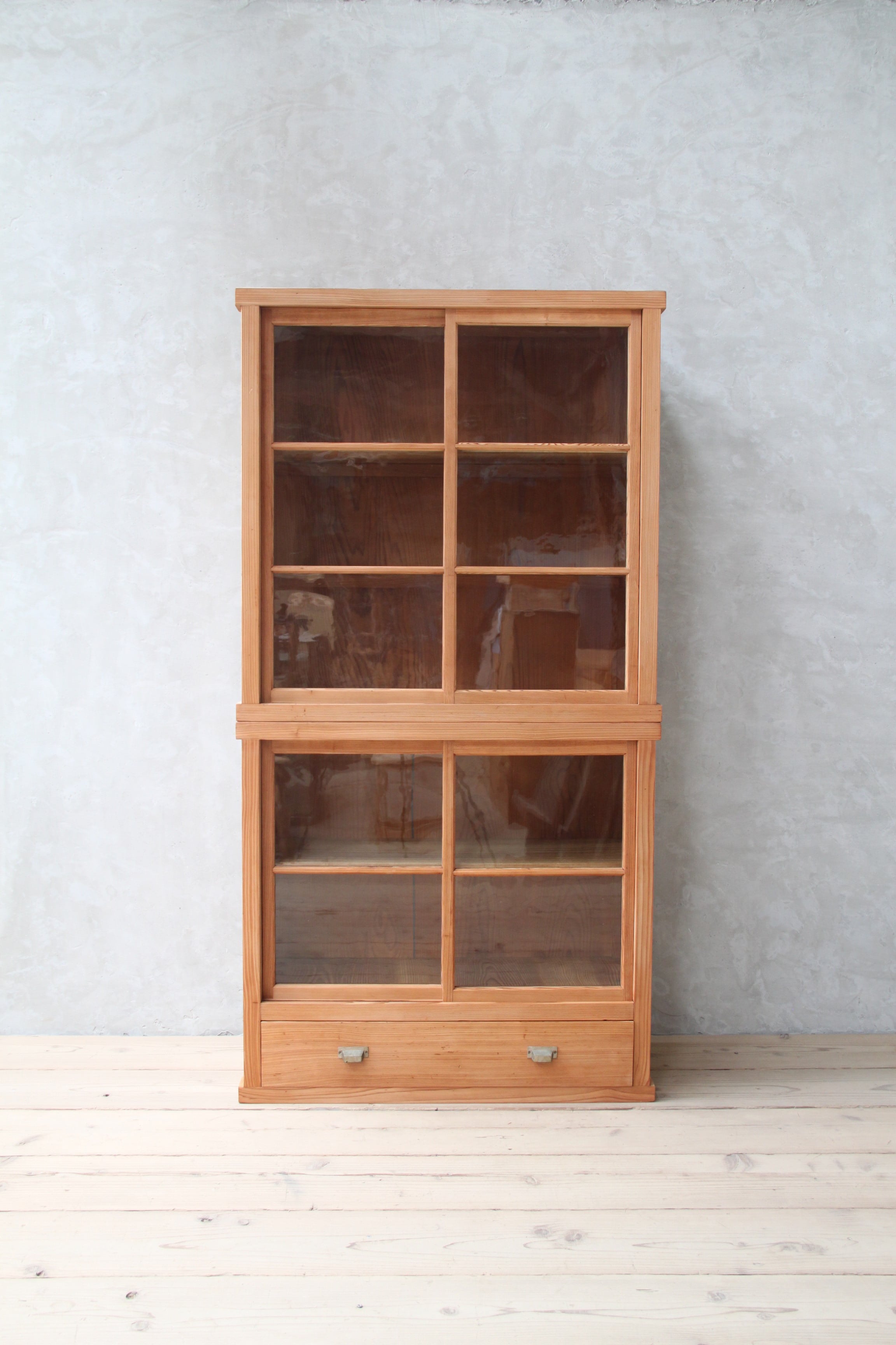 2段のガラスケース 古家具/アンティーク/ガラスケース//収納/ガラス棚/茶箪笥/水屋