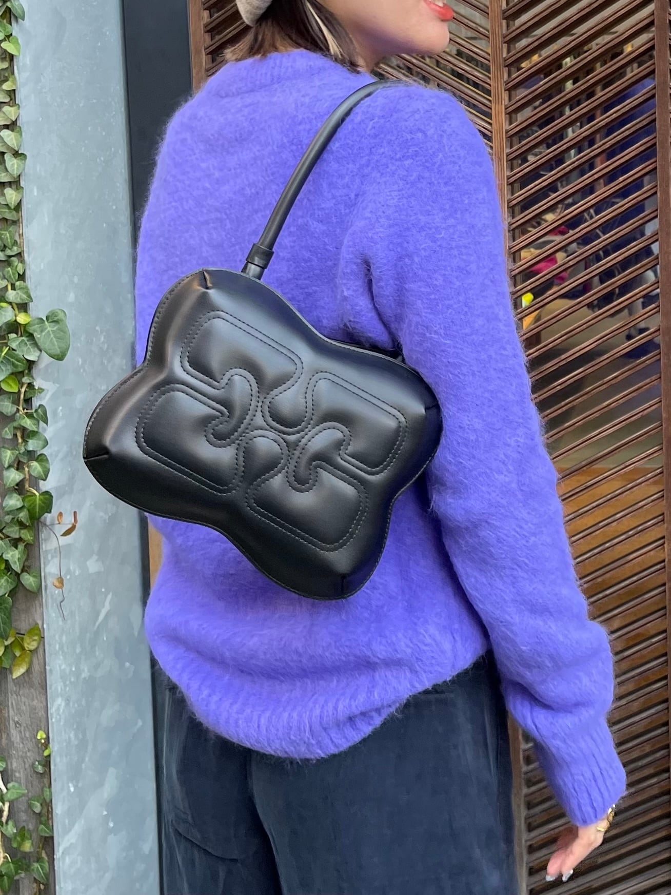23AW】GANNI ガニー / Black butterfly top handle bag | TRENT