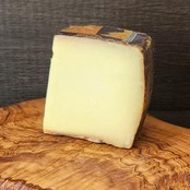 フランス産 コンテ・ド・モンターニュ 18ヶ月熟成 ハードチーズ 1kg|グラスフェッド・切りたて|業務用・ワイン・フォンデュに Freshly Cut COMTE DE MONTAGNE 18M+ Aged Grassfed Hard Cheese 1kg