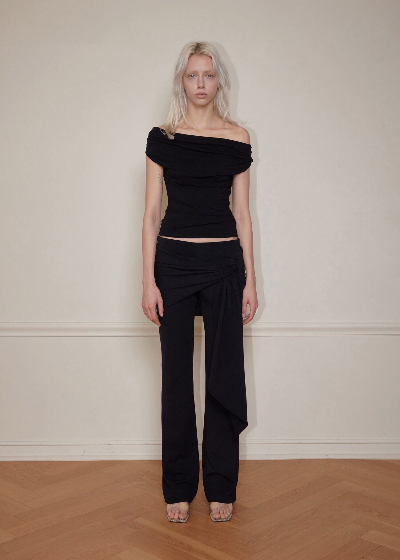 BOHEMSEO] FLOW NECK DRAPE HALF-T, BLACK 正規品 韓国ブランド 韓国