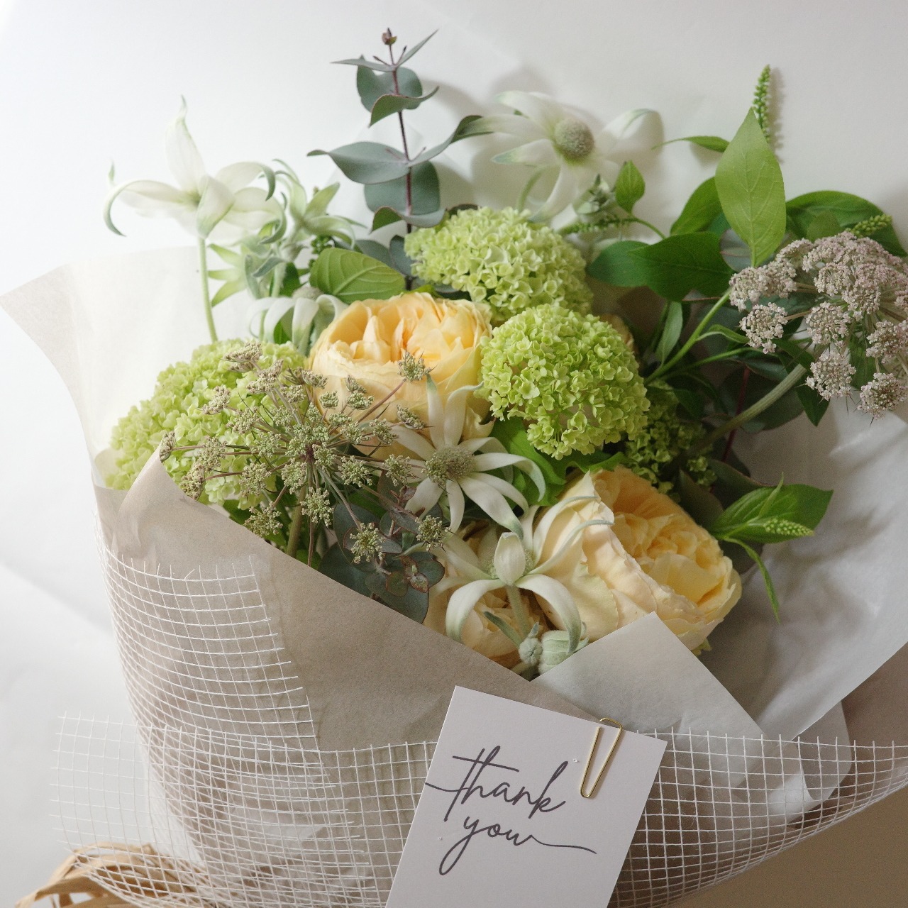 季節のお花を束ねて おまかせフレッシュブーケ Sサイズ | Rside flowerwork