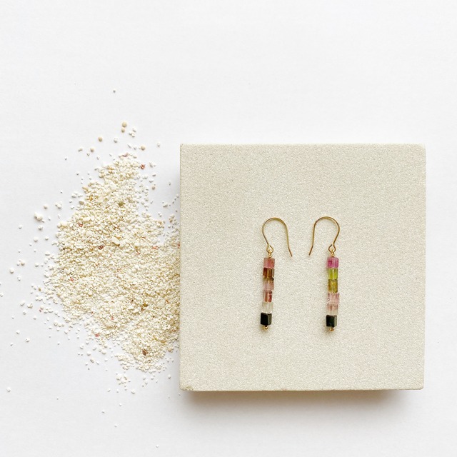 Bar stud earrings