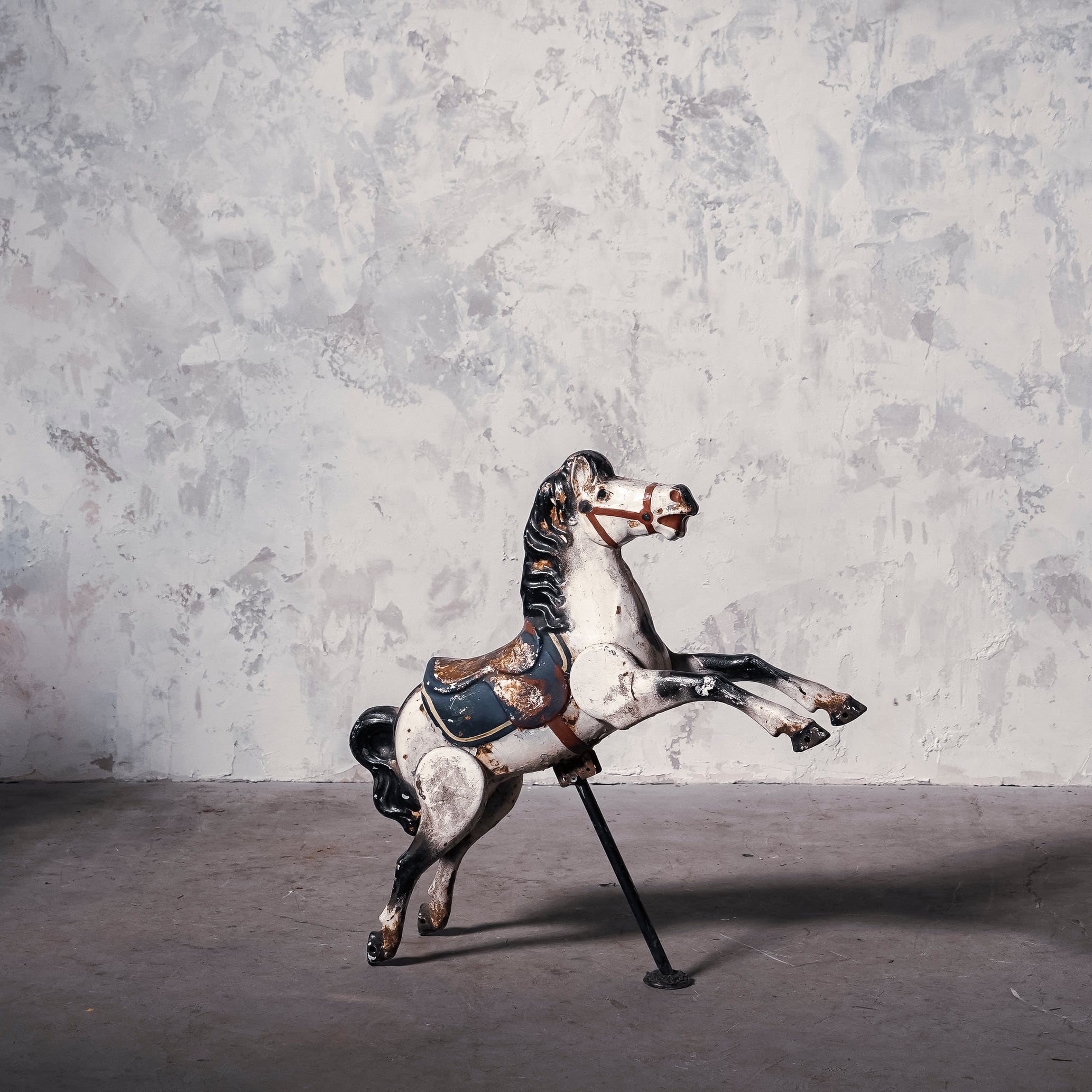 馬/メリーゴーランド/カルーセル/木馬/ホースオブジェ空間装飾/アンティーク/ディスプレイ/アイアン/