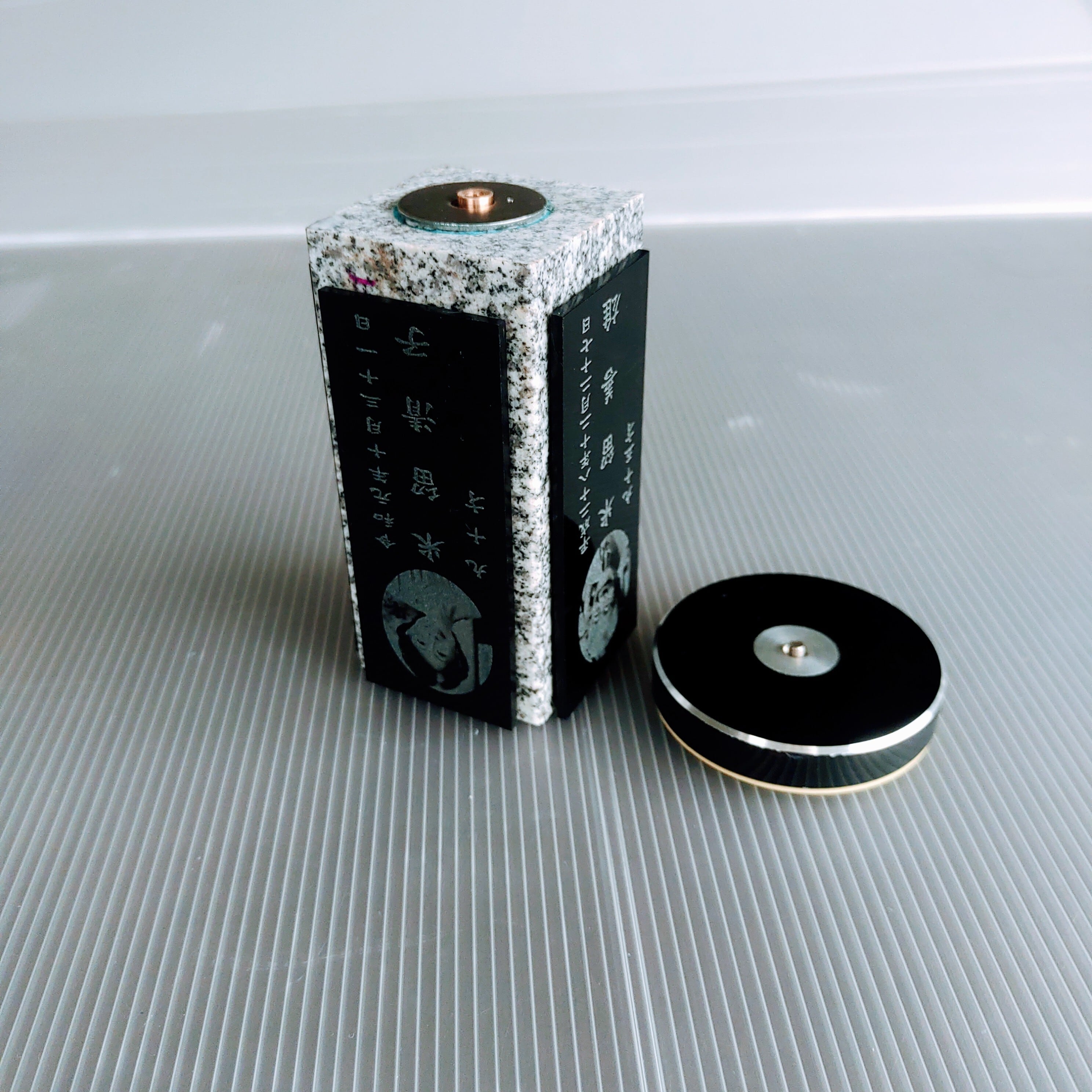 回転位牌 4人用悠想天回 4R50A白 4名様分