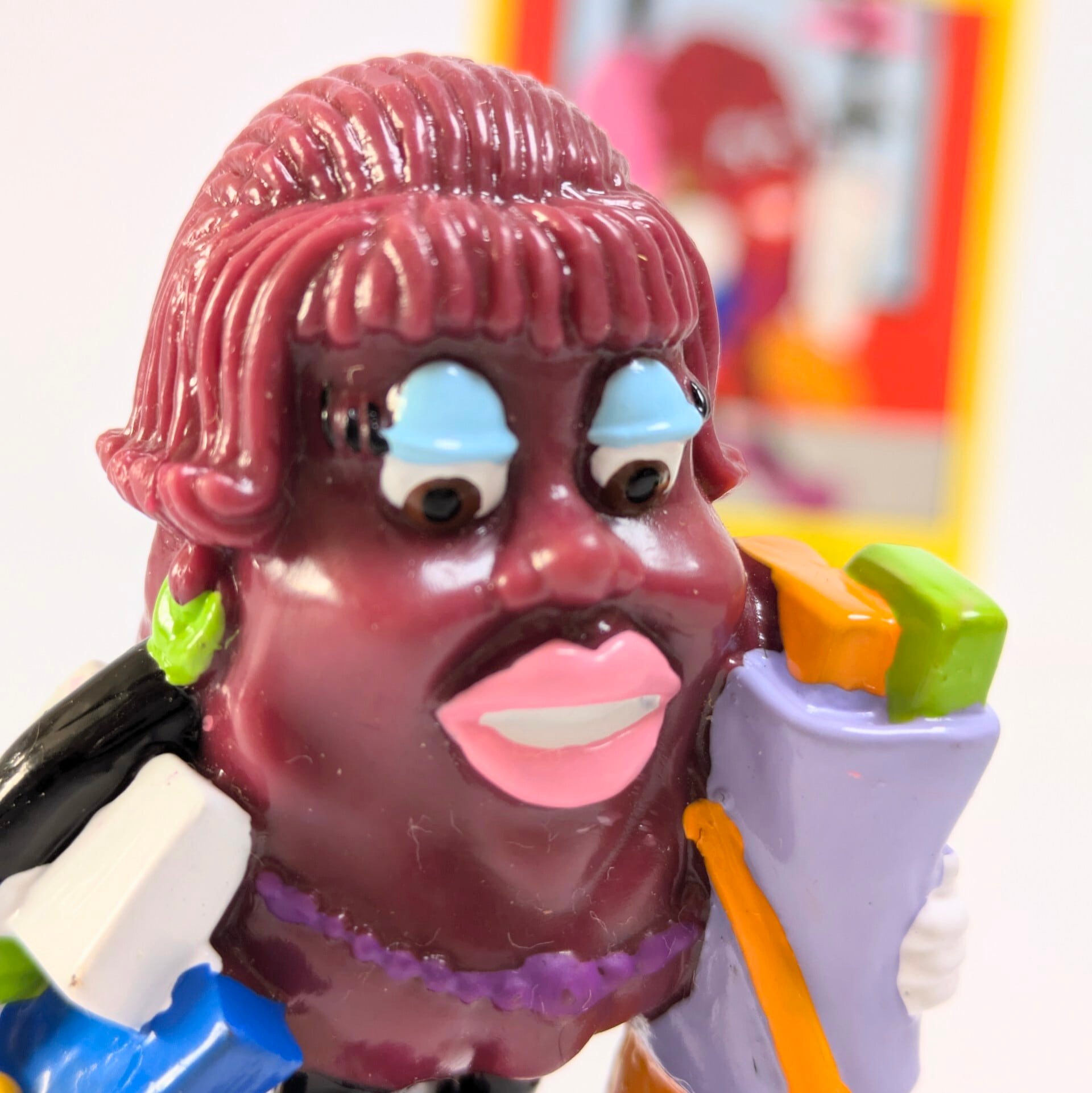 ☆ VINTAGE 1991 ☆ 【California Raisins（カリフォルニアレーズン）】『 Anita Break ( アニータ・ブレイク ) / Hardee's / CARD有り 』 ハーディーズミールトイシリーズ / PVC フィギュア ビンテージトイ 〚アメリカン雑貨 アメトイ〛