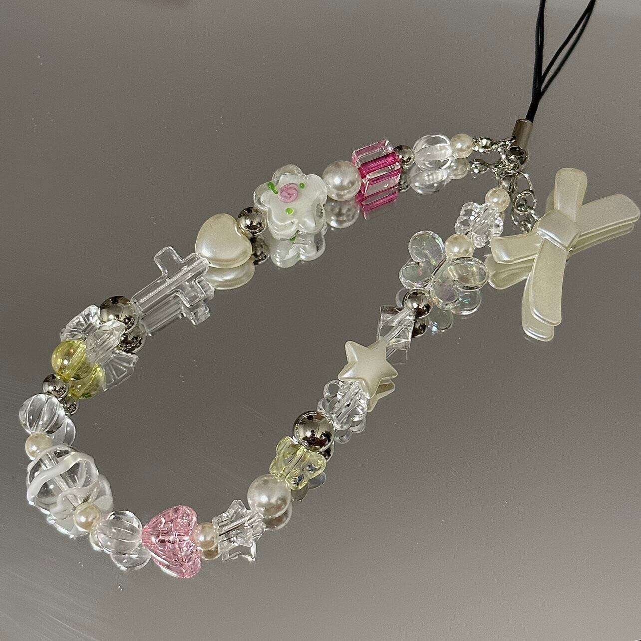 KIKI小花&蝶々のビーズスマホチェーン