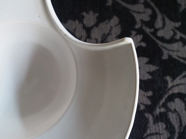 白釉の髭剃り皿