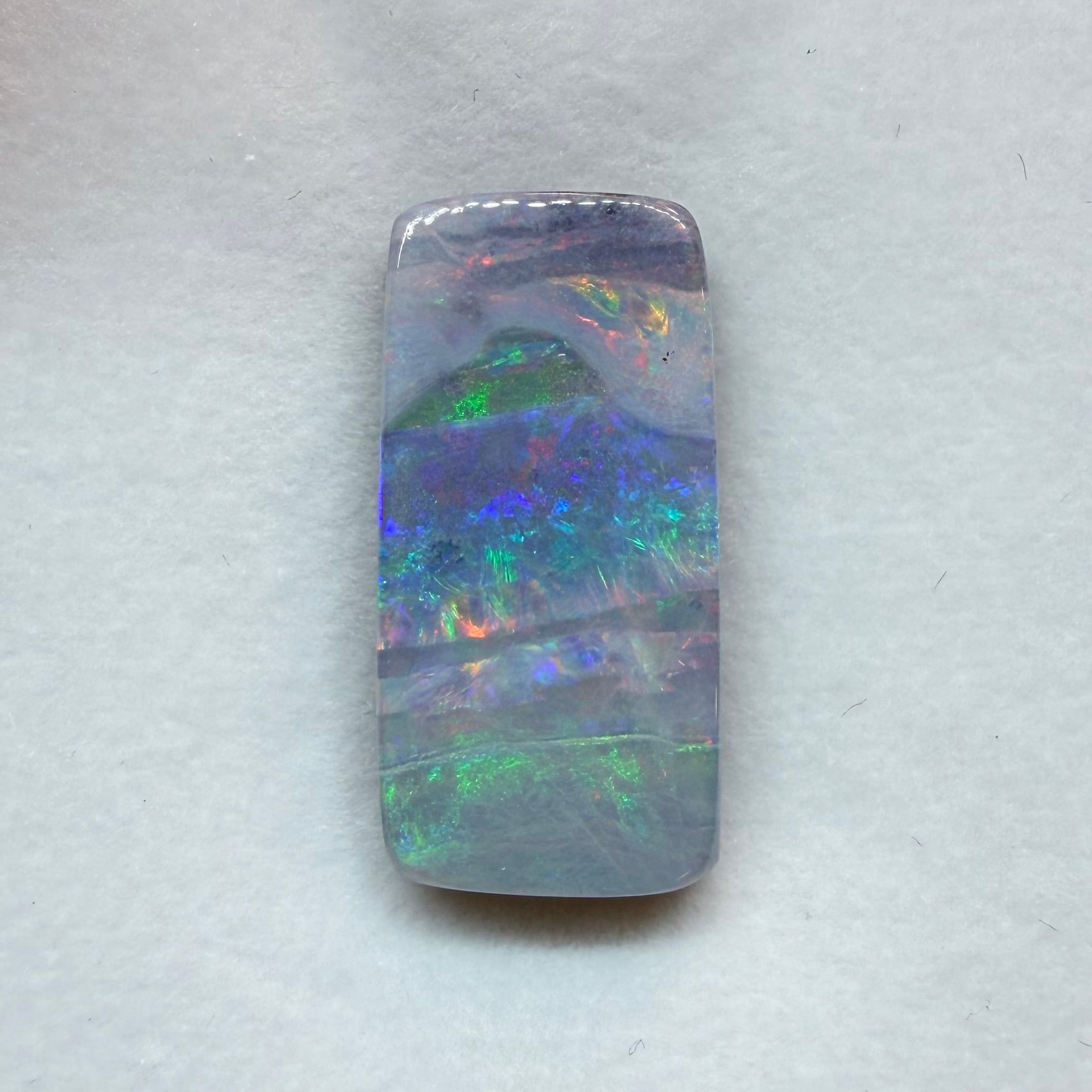 景色の見えるパーティカラーボルダーオパール