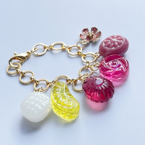 秋桜カラーのドロップキーホルダー チャーム バッグチャーム　コスモス