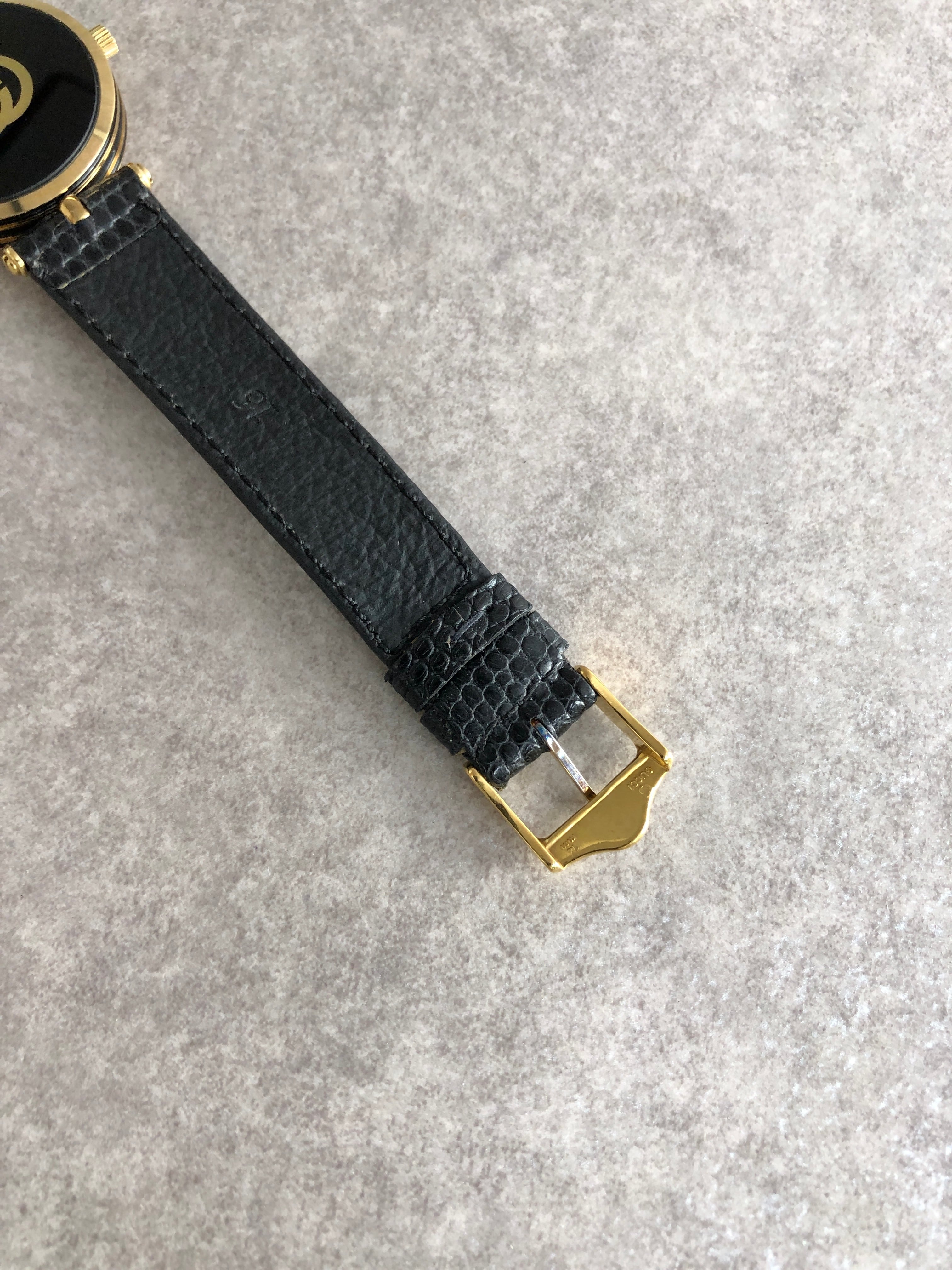 GUCCI グッチ 腕時計 ゴールド×ブラック ローマ文字 レザー vintage