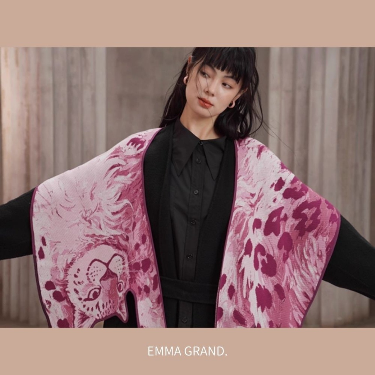 夢の跡に眠る野生猫のアートニットスカーフ　E00619