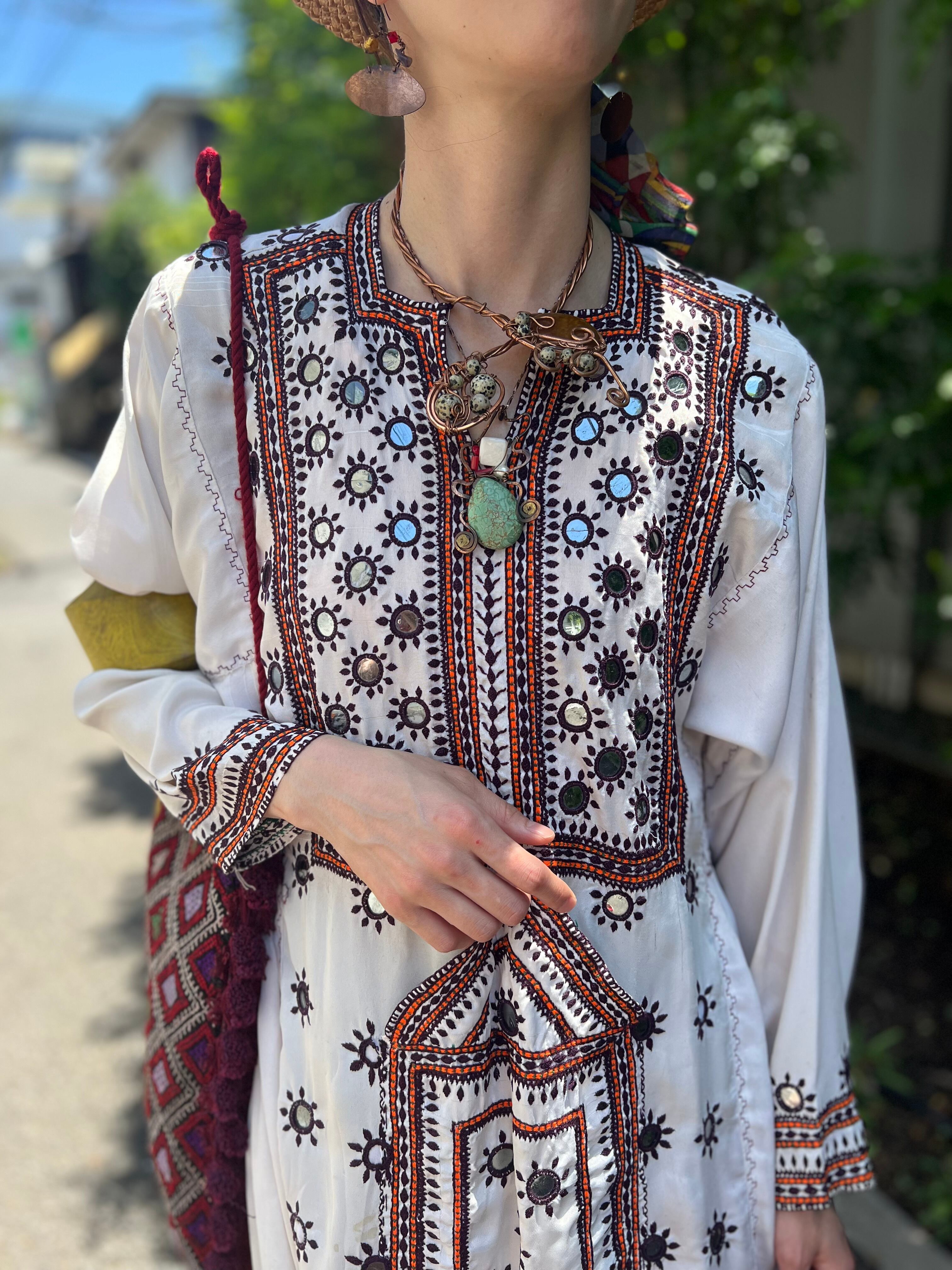 Vintage Pakistan white × mirror work embroidery Baluch dress 