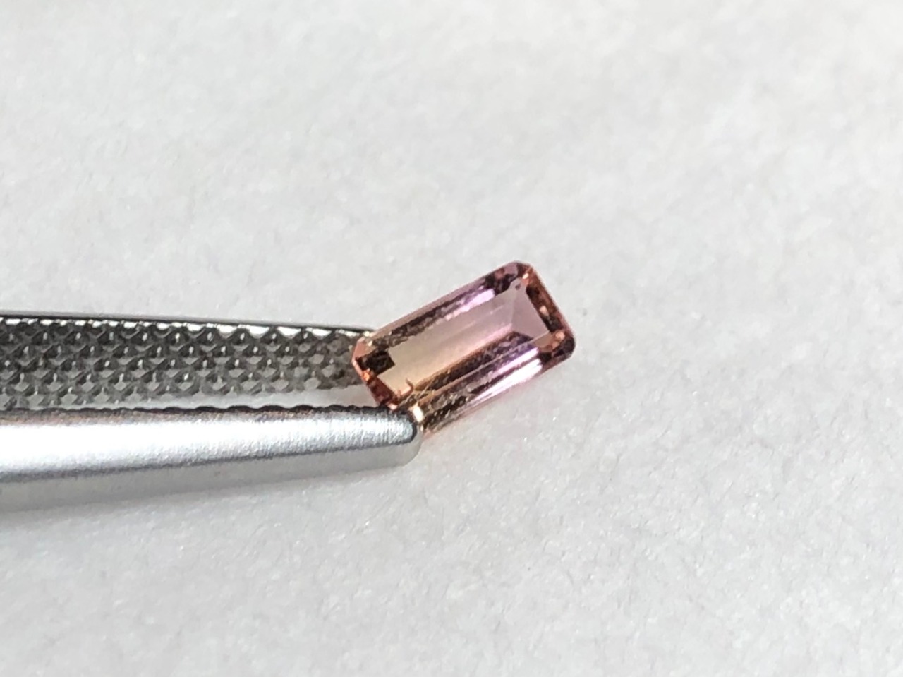 バイカラーインペリアルトパーズ 5.7x3.2mm 0.37ct