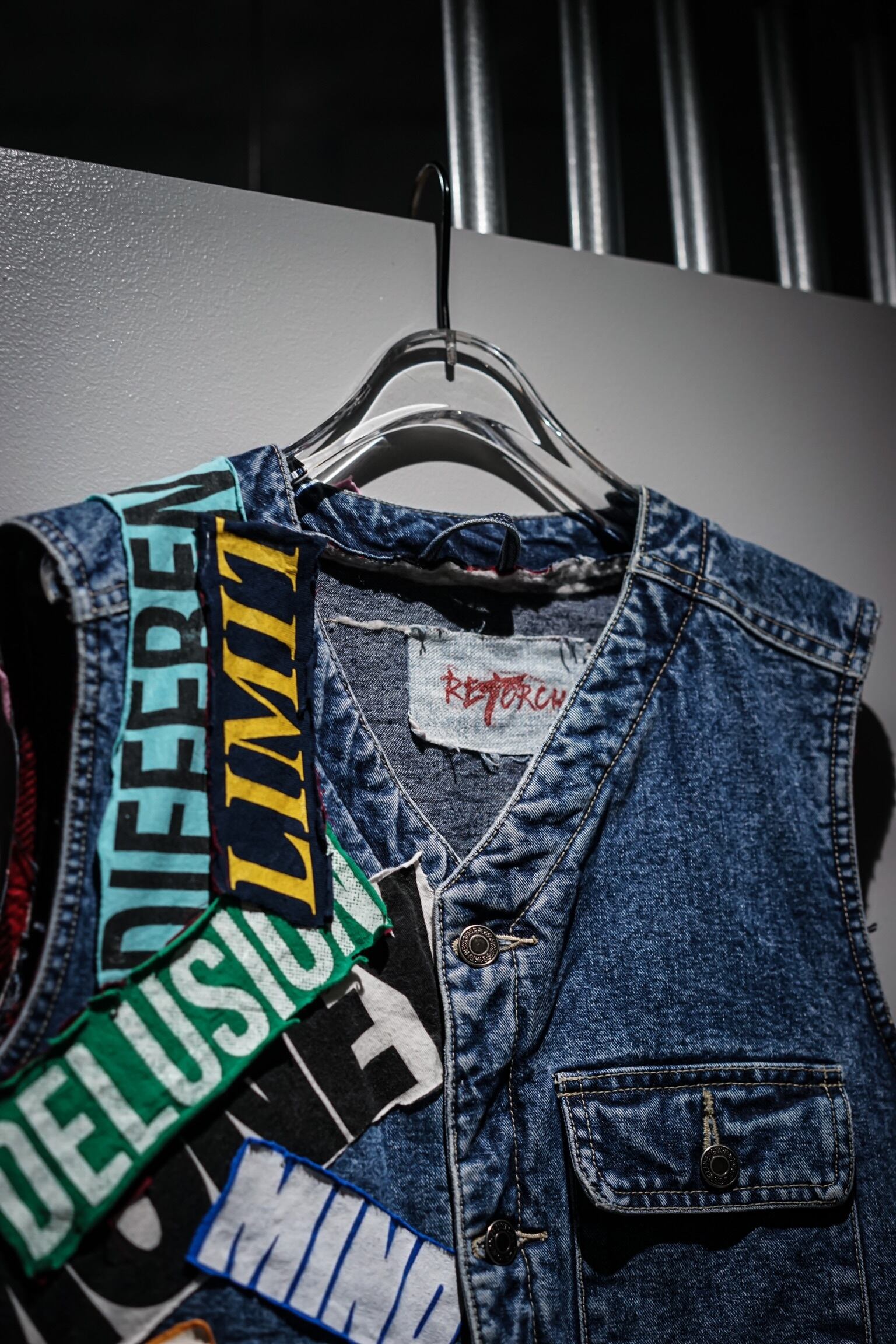 add (C) vintage】Punkish Art Pattern Remake Denim Vest | Caka(カカ