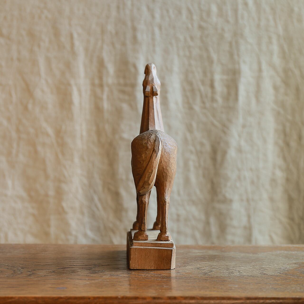 ピーンと天を見上げる馬 | Pay ID