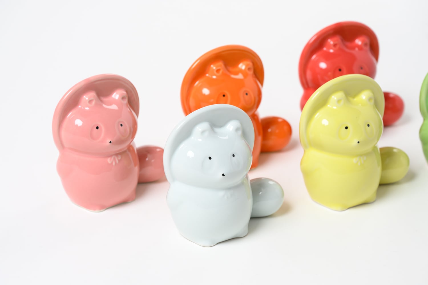 藝術喫茶清水温泉 ぼんやり子だぬき人形 赤 | TOKYO PiXEL. shop & gallery