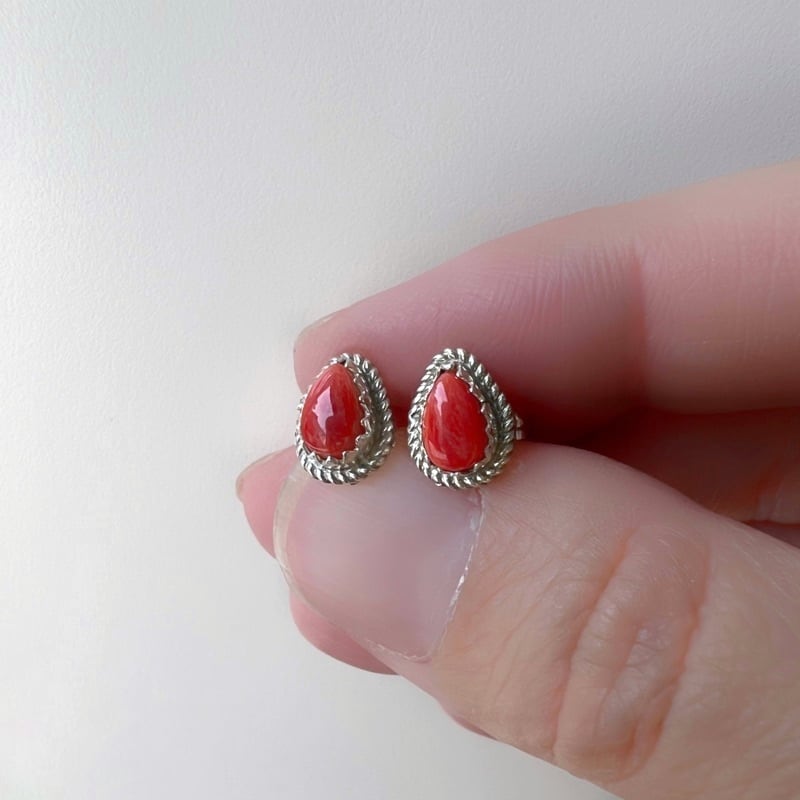 Indian Jewelry 》スパイニー オイスター プチドロップ スタッドピアス