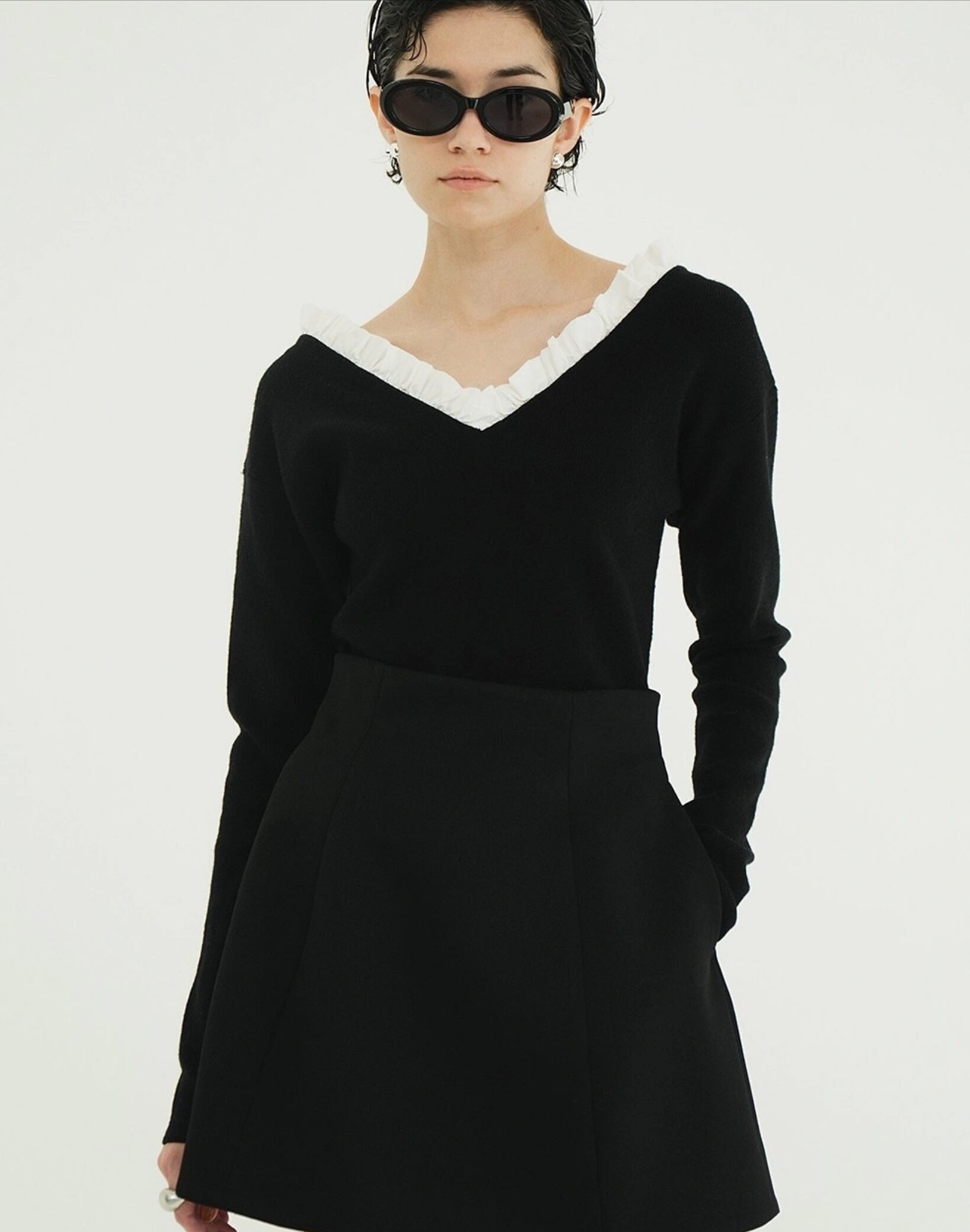 新品未使用タグ付き　FRILL V NECK KNIT TOPS CLANE FRILL V NECK KNIT TOPS | FLICKA ASHIYA