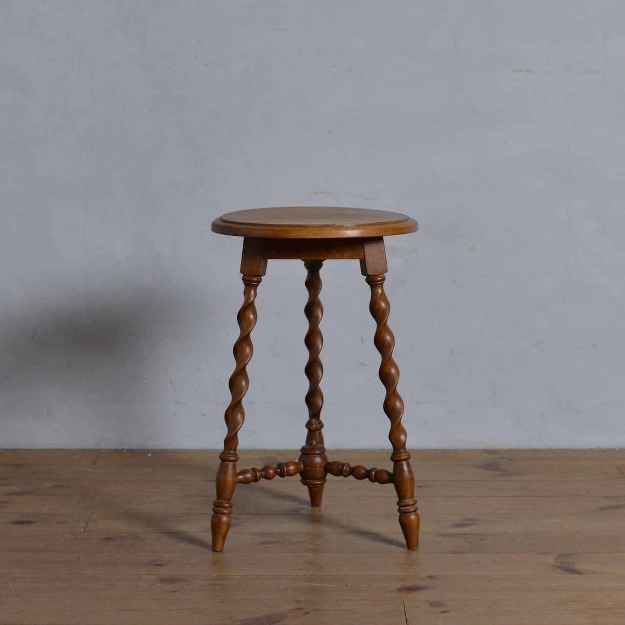 Tripod Table / トリポッド テーブル〈サイドテーブル・ワインテーブル・花台〉 SB2012-0040 | SHABBY'S  MARKETPLACE　アンティーク・ヴィンテージ 家具や雑貨のお店 powered by BASE