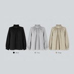 リボンモチーフ フリルネックブラウス