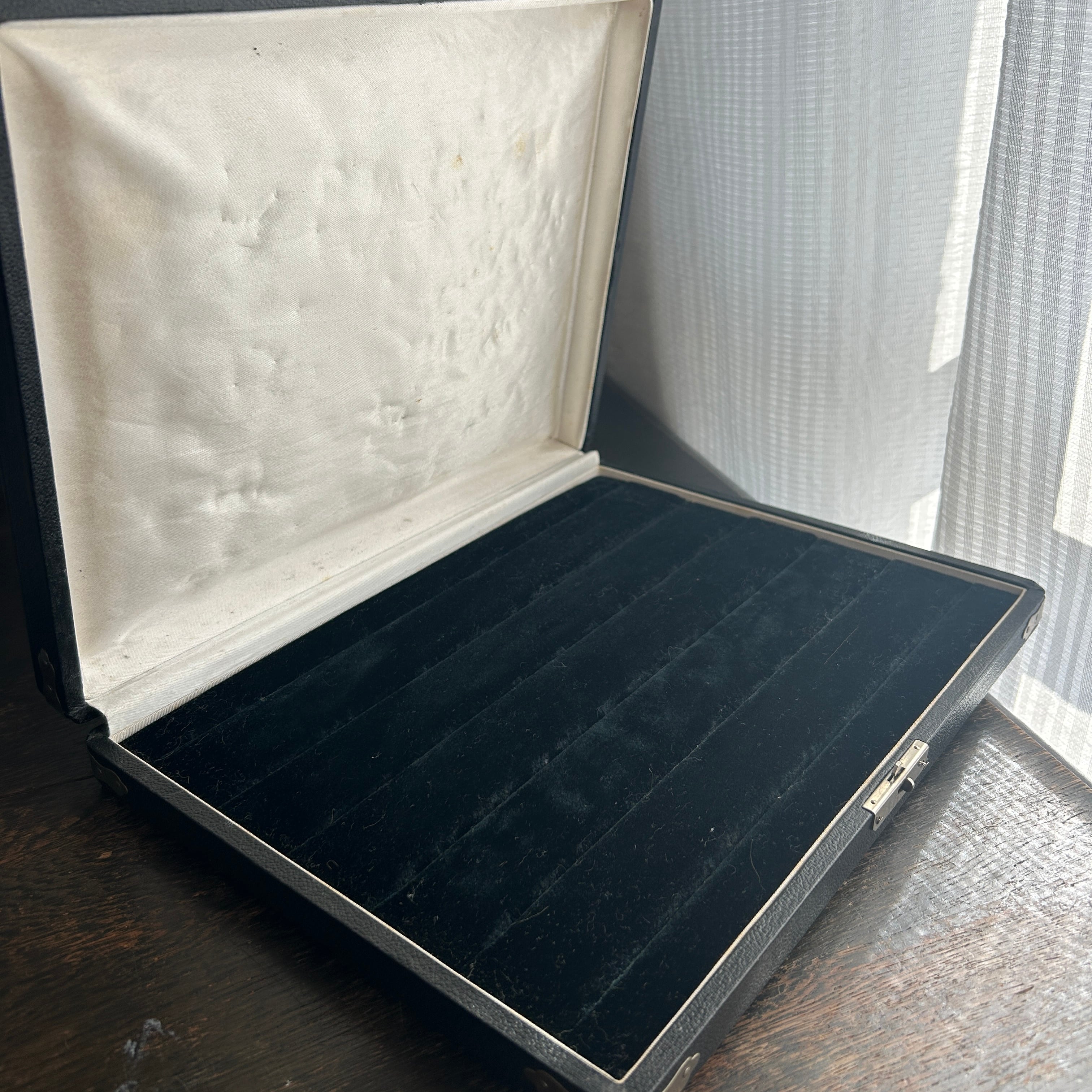 ヴィンテージ　リングコレクションケースE  浅型、大