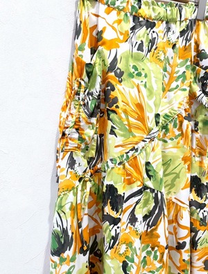 ボタニカルプリントフレアスカート