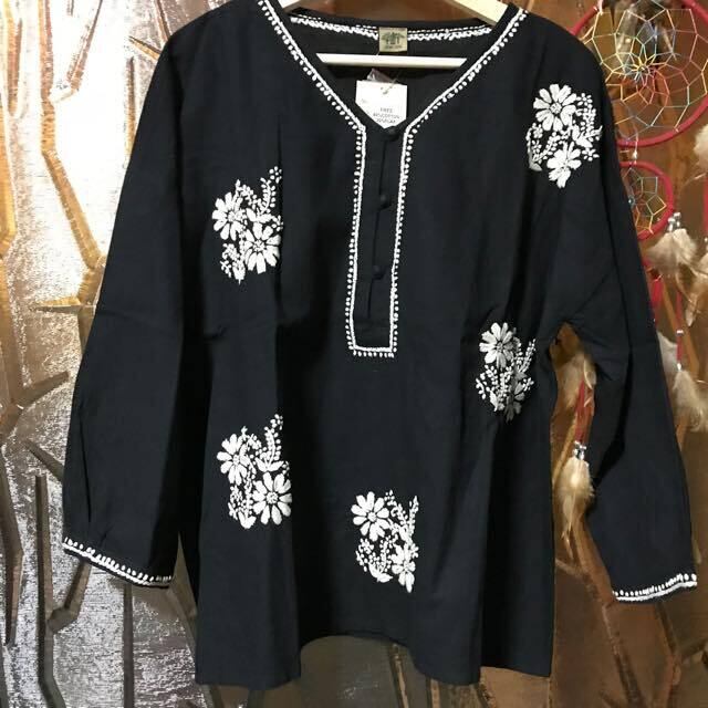 マライカ コットンリネン ランダムラクノウ刺繍 プルオーバー 黒