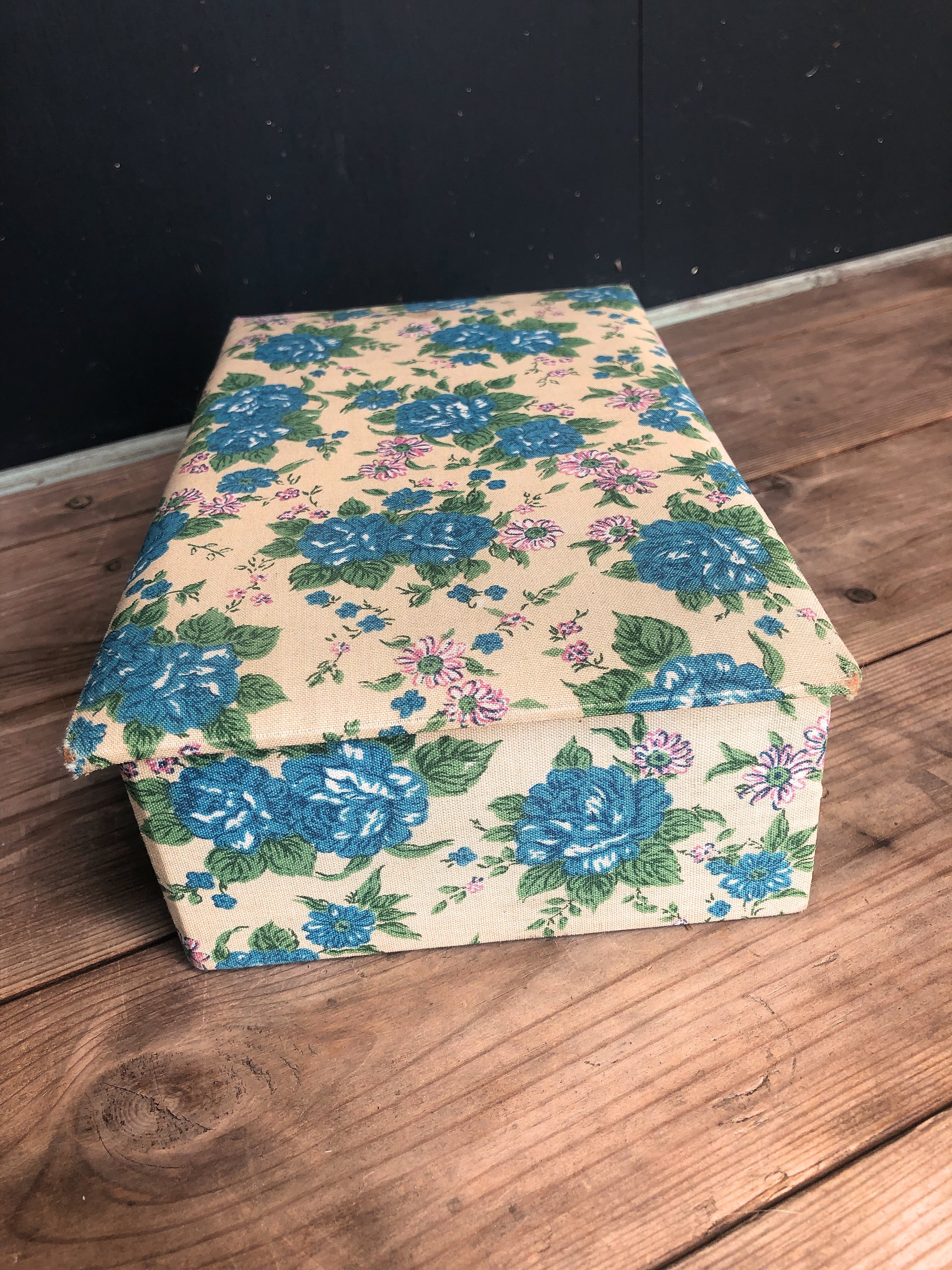 ブルー 花柄 カルトナージュ 引き出し付き | Brocante de La