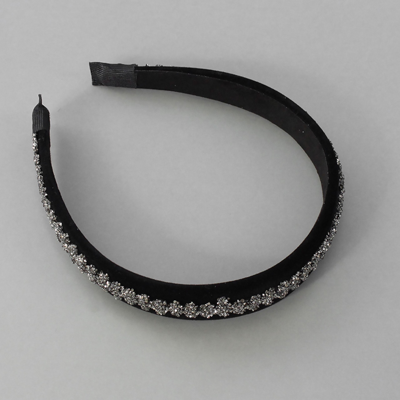 【ネコポス便】カチューシャ 大人 ブラック ベロア ビジュー キラキラ 幅広 ヘアアクセサリー 2549