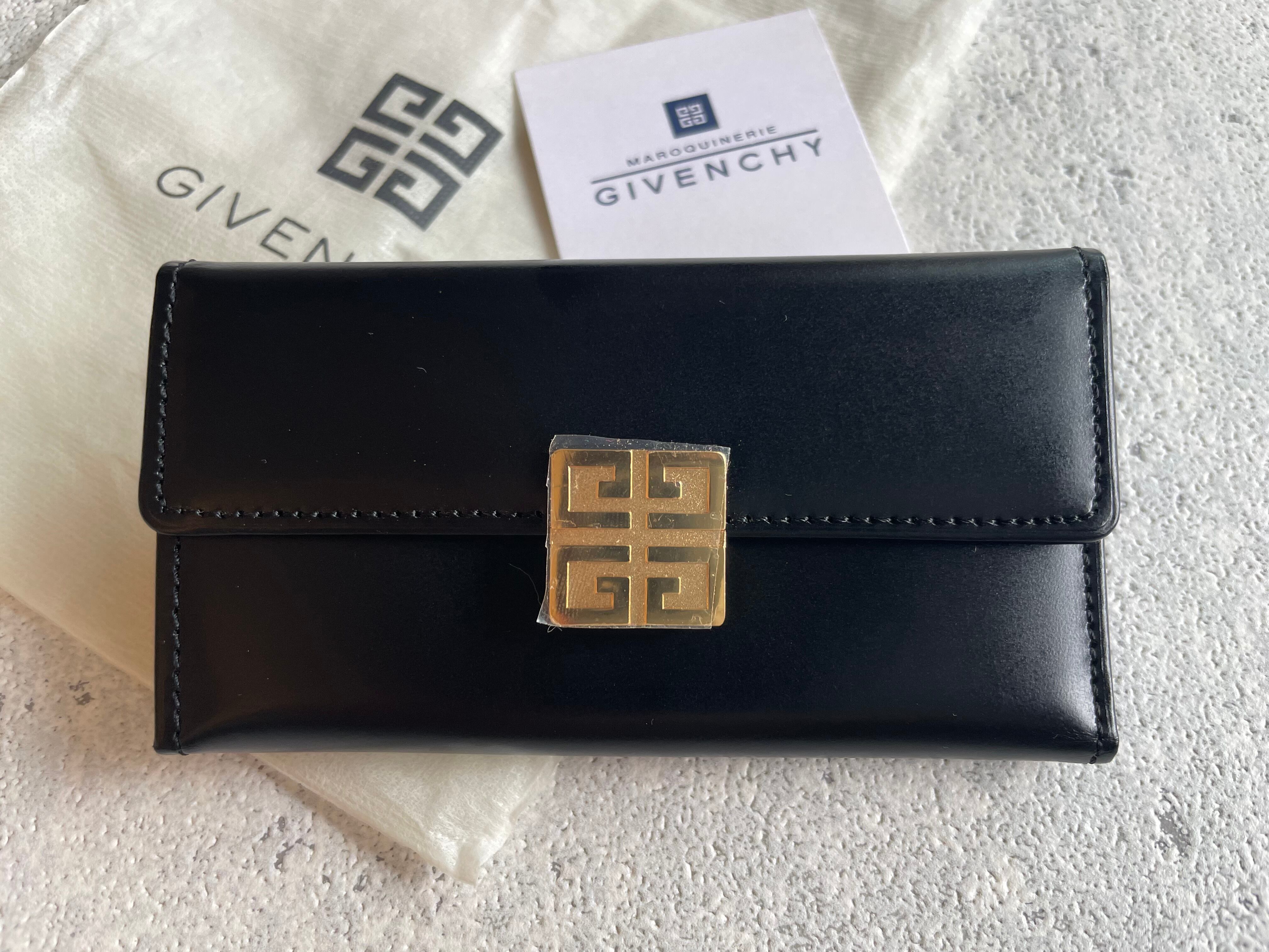 GIVENCHY ロゴフラップ キーケース ブラック | Petit luxe Vintage