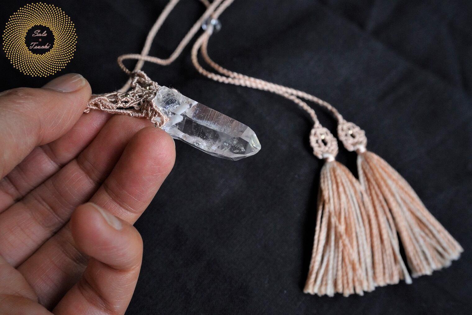 ヒマラヤ水晶 ＊ マクラメネックレス ペンダント 絹糸）ヒマラヤ水晶のマクラメ編みペンダント 〜続く道〜 | Sola