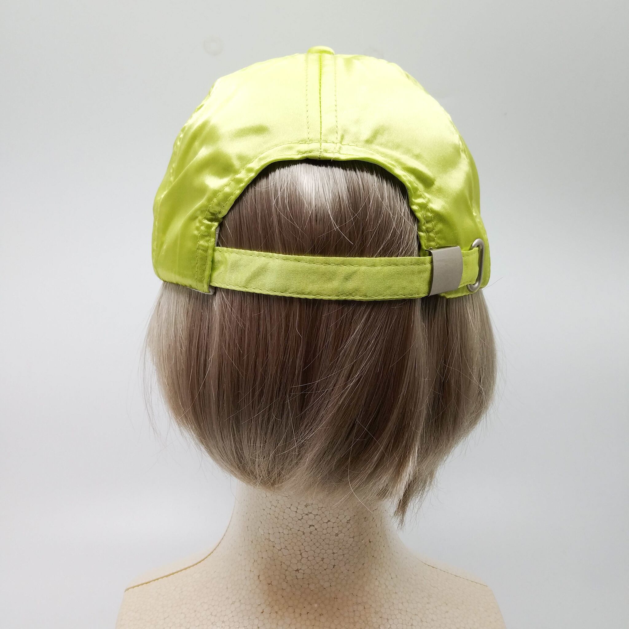 サテンキャップ ネオングリーン 帽子 ネオンカラー ベースボールキャップ フリーサイズ ダンス クラブ フェス イベント