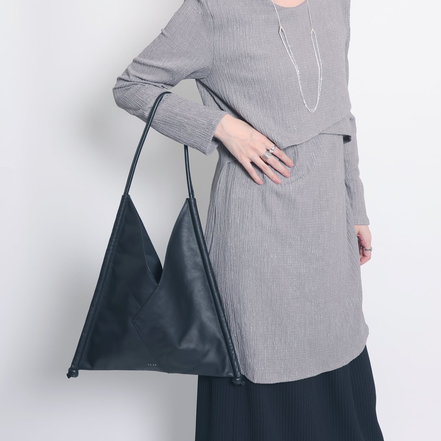 real leather one handle tote [trgl4] / Y2402FRB41 | YArKA official