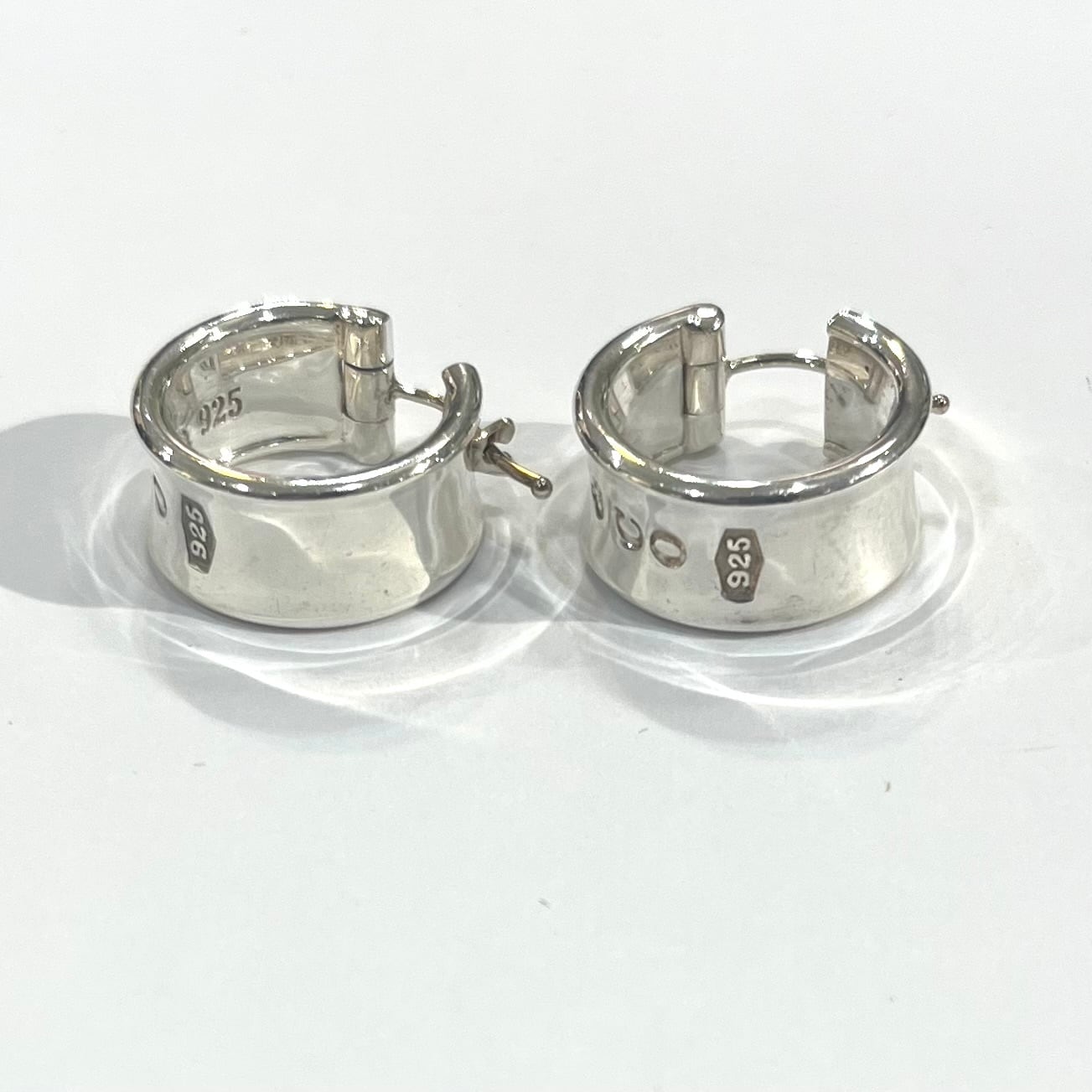 希少【TIFFANY&CO.】【ピアス】2596 T&CO SV925／1997刻印／重厚感ある
