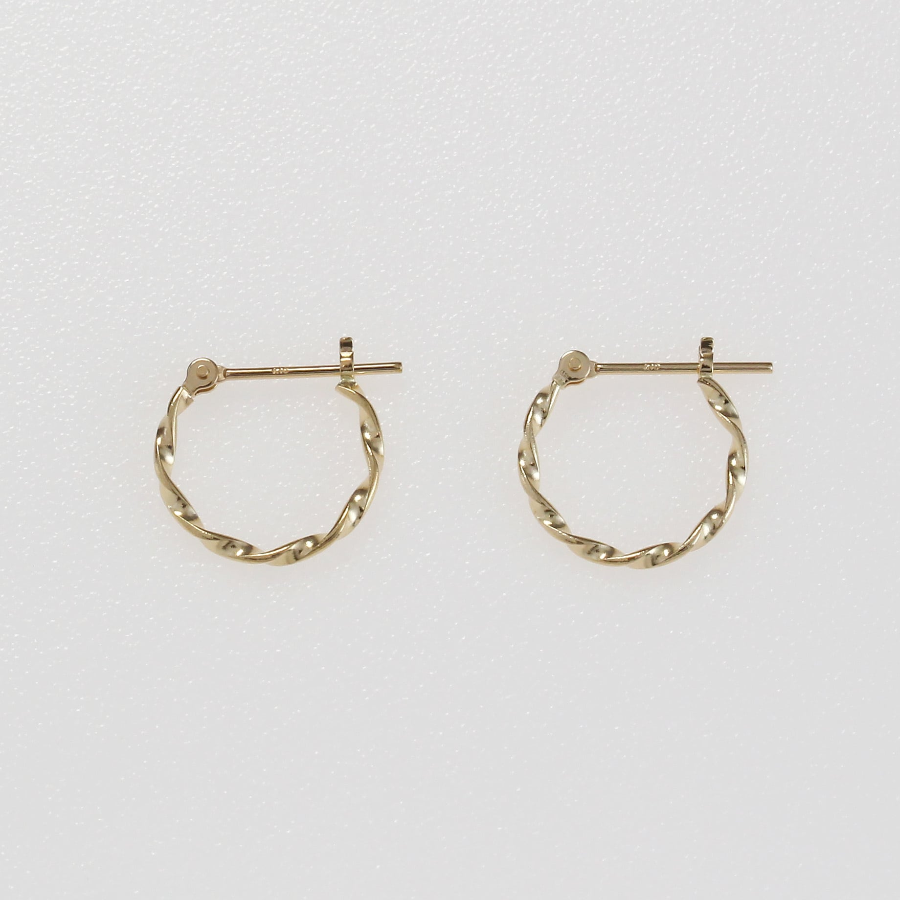 再入荷】K10 イエローゴールド ツイストピアス つけっぱなし No.156