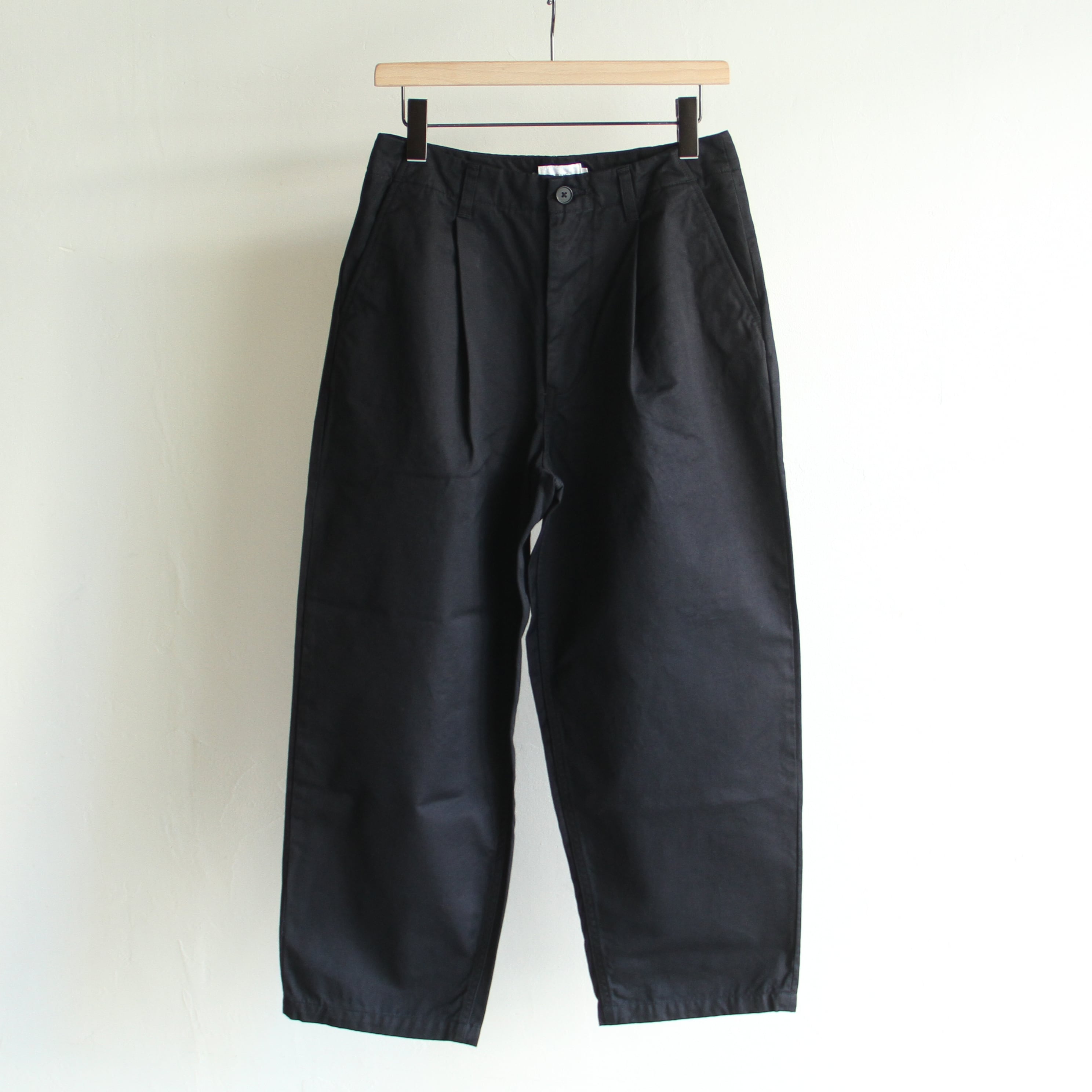 STILL BY HAND Selvedge one pleat pants