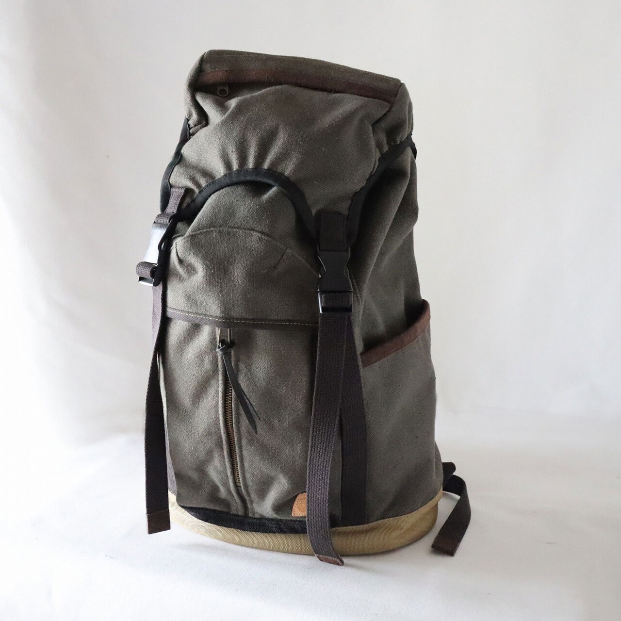 【Deadstock Item】バックパック / Top-flap Draw Backpack/ スミクロ×ゴールデンカーキ・ボトム