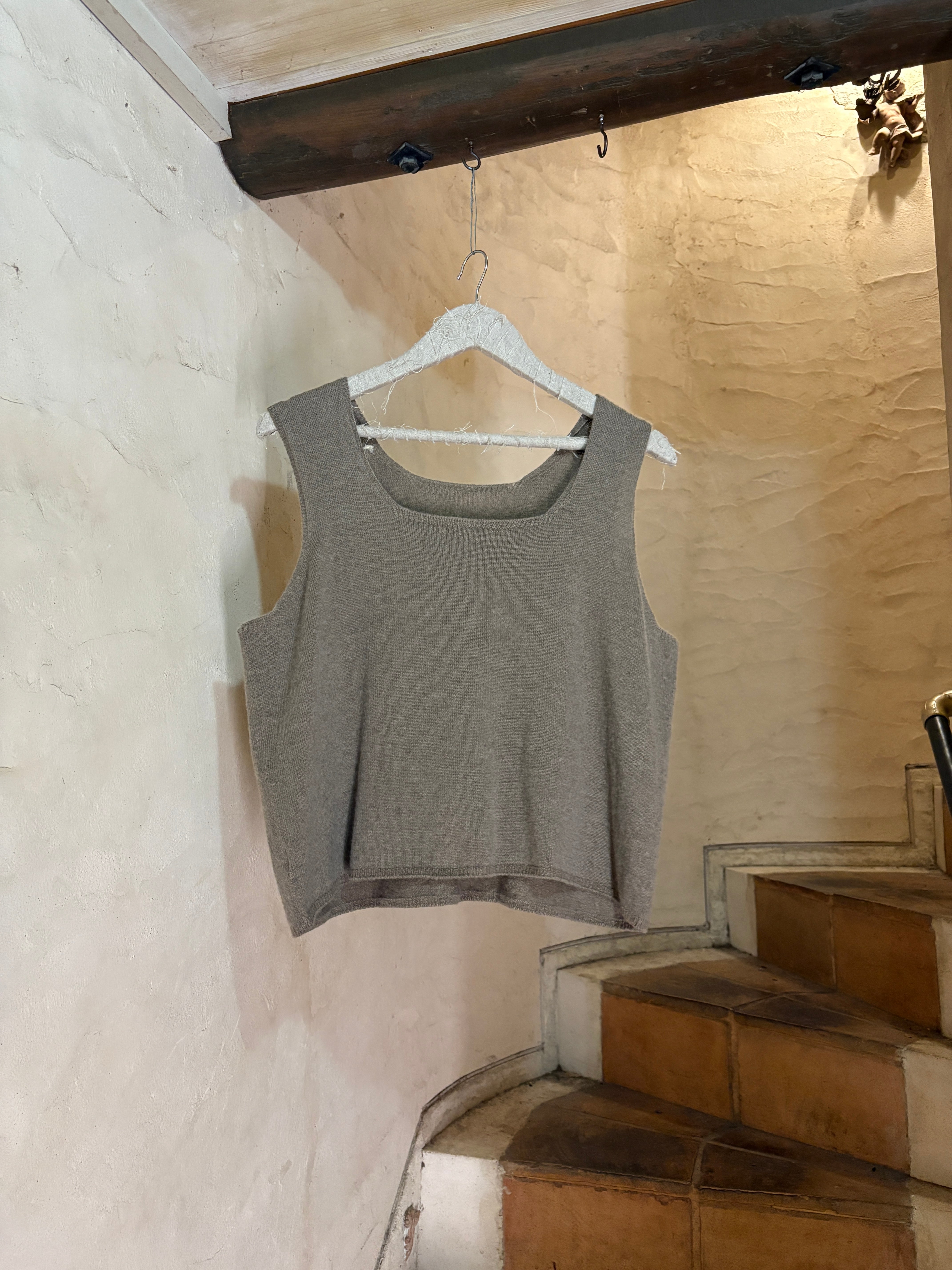 VLAS BLOMME | PURE CASHMERE 2-WAY SLEEVELESS PULLOVER