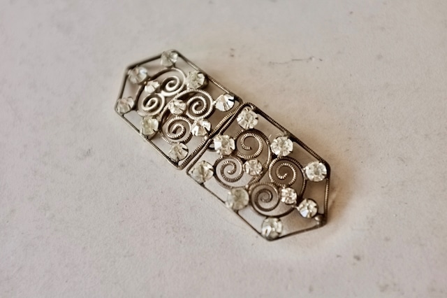 フランス 中世的曲線と多面角ガラスの静かなバックル又はマント用ホック アンティーク