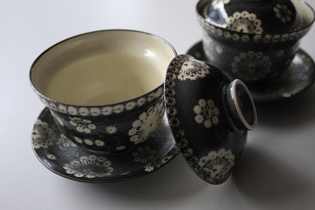 福泉窯　志野三島　小蓋物（台付）