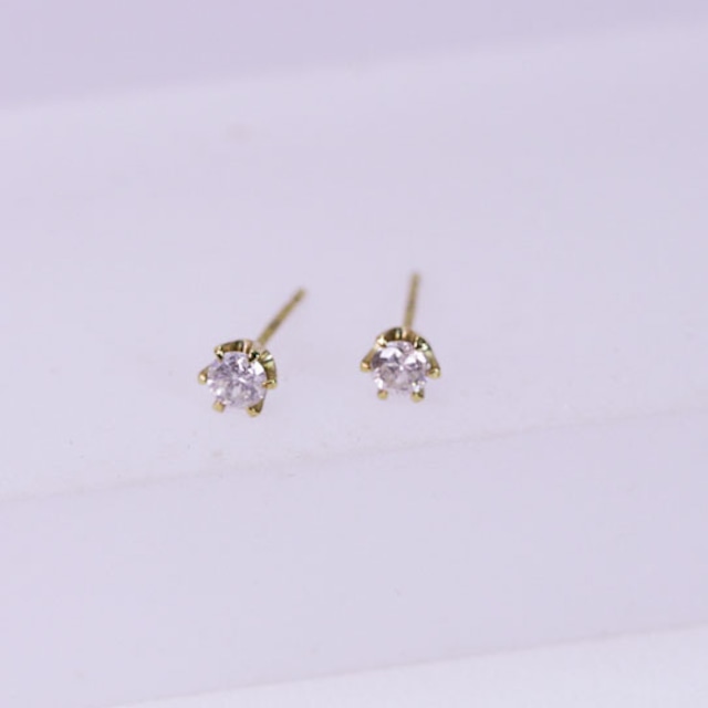 6本爪　ダイヤモンドピアス　K18　0.30CT