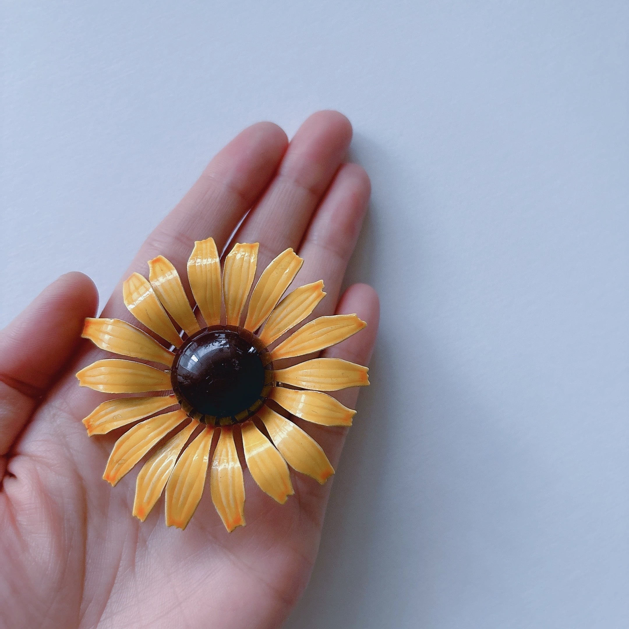 Vintage 60s - 70s orange brown enamel flower brooch ヴィンテージ
