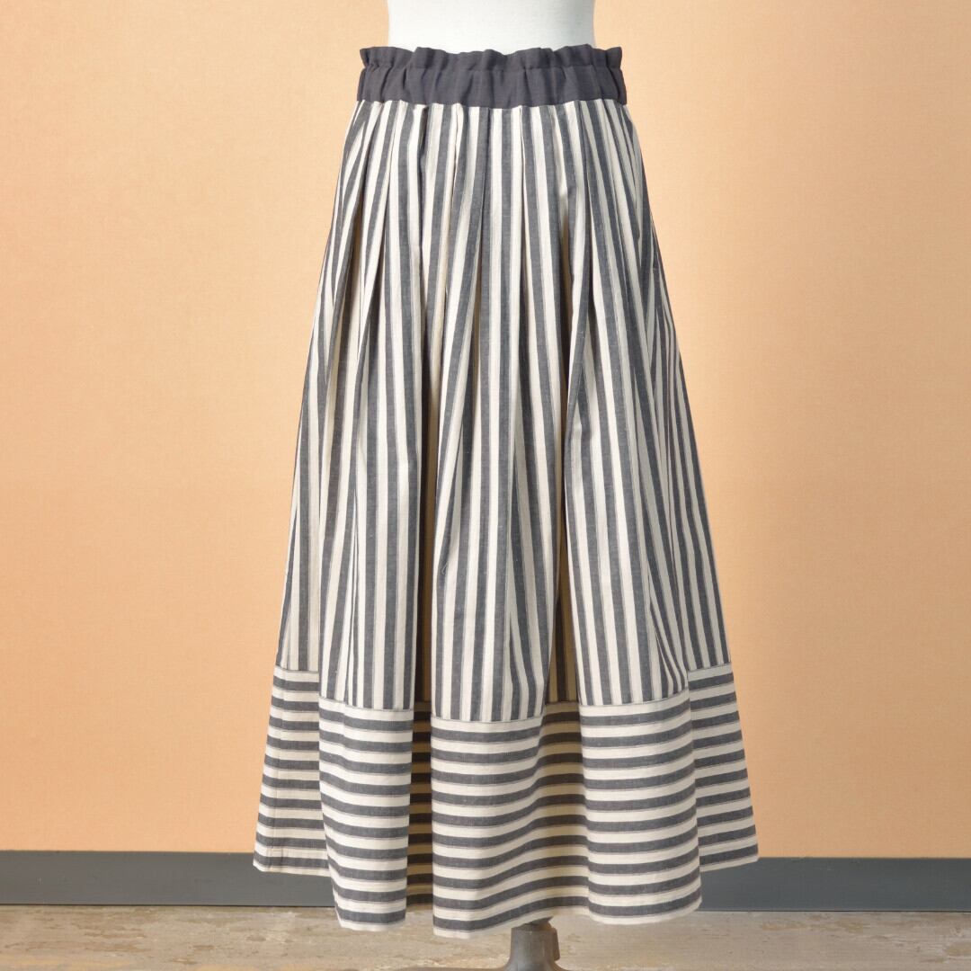MAGALI マガリ ウォッシュドコットンリネン・アンティーク・スカート・ブラックストライプ ふんわりとしたシルエットで、裾の切り替えがデザインのポイントになっております。【送料無料】