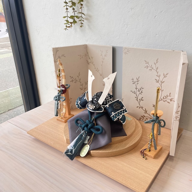 涼6号　黒小札縹色威