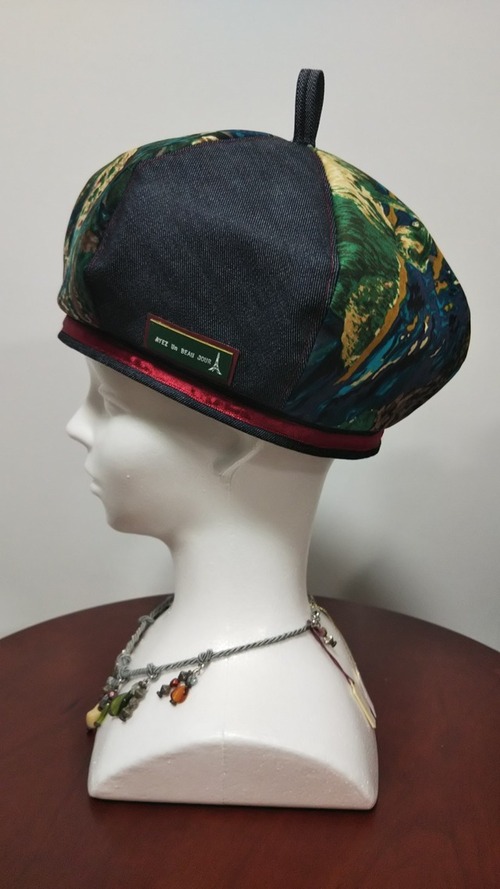 ゴーギャンの白い馬×ブルーデニムのベレー ハンドメイド