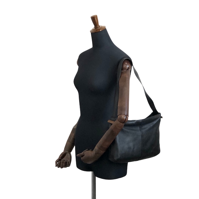 LOEWE ロエベ ショルダーバッグ ブラック ロゴ ウッドパーツ ナッパレザー ホーボーバッグ vintage ヴィンテージ オールド nj2ii2