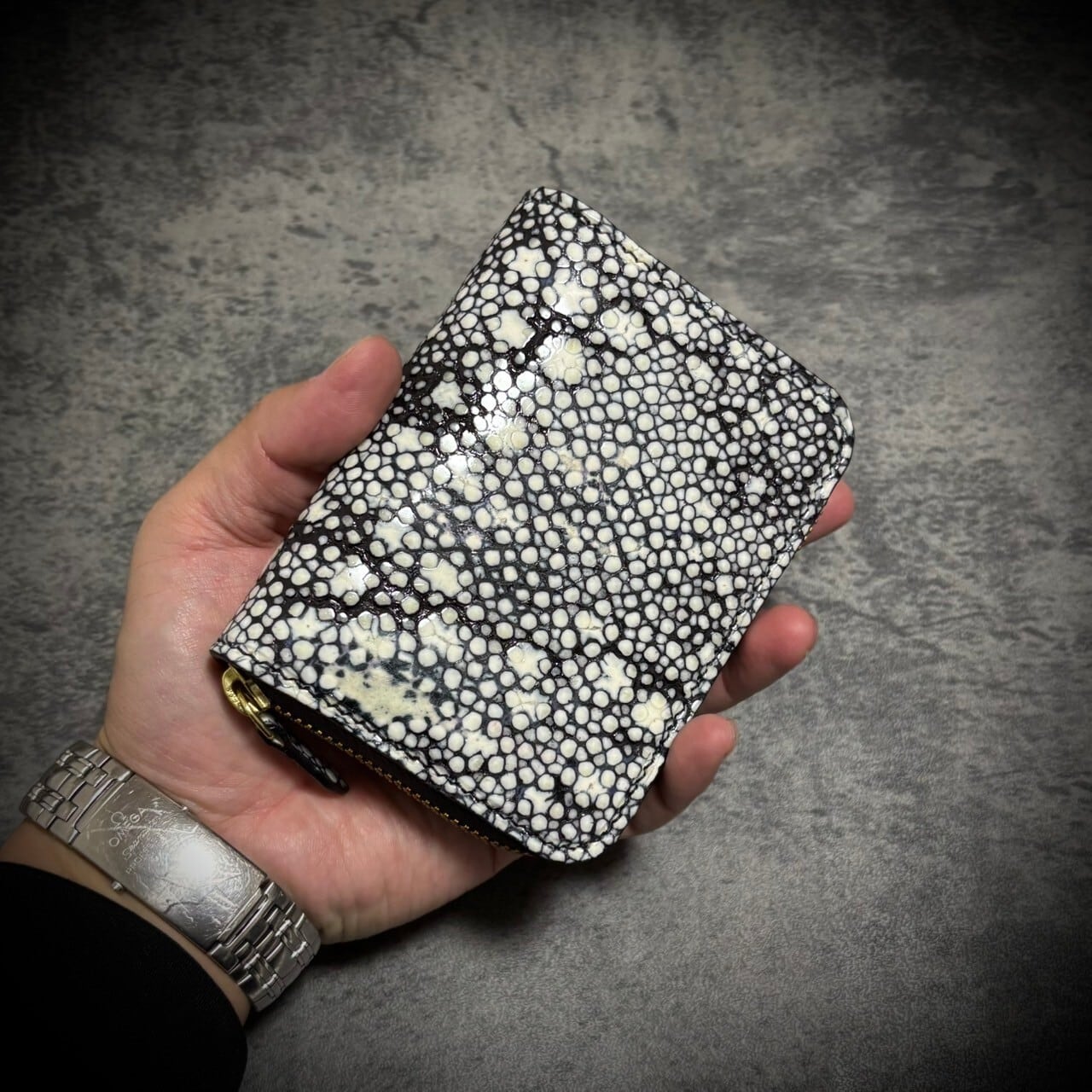 総手縫い スタースティングレイ ミニ財布 ガルーシャ ブラック 黒 2 スタースティングレイ 二つ折り 財布 総手縫い 梅花皮 折財布