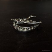 ドイツアンティークジュエリー シルバー935 レッドアイ ツバメとクレセント(三日月)ブローチ