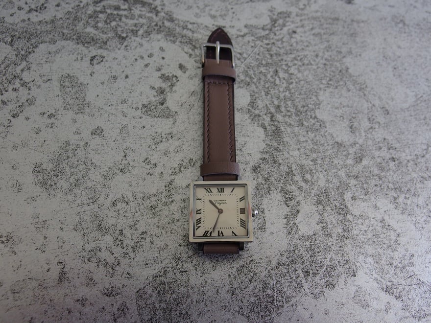 VAGUE WATCH / ヴァーグウォッチ】Carré 25mm / グレーレザーベルト