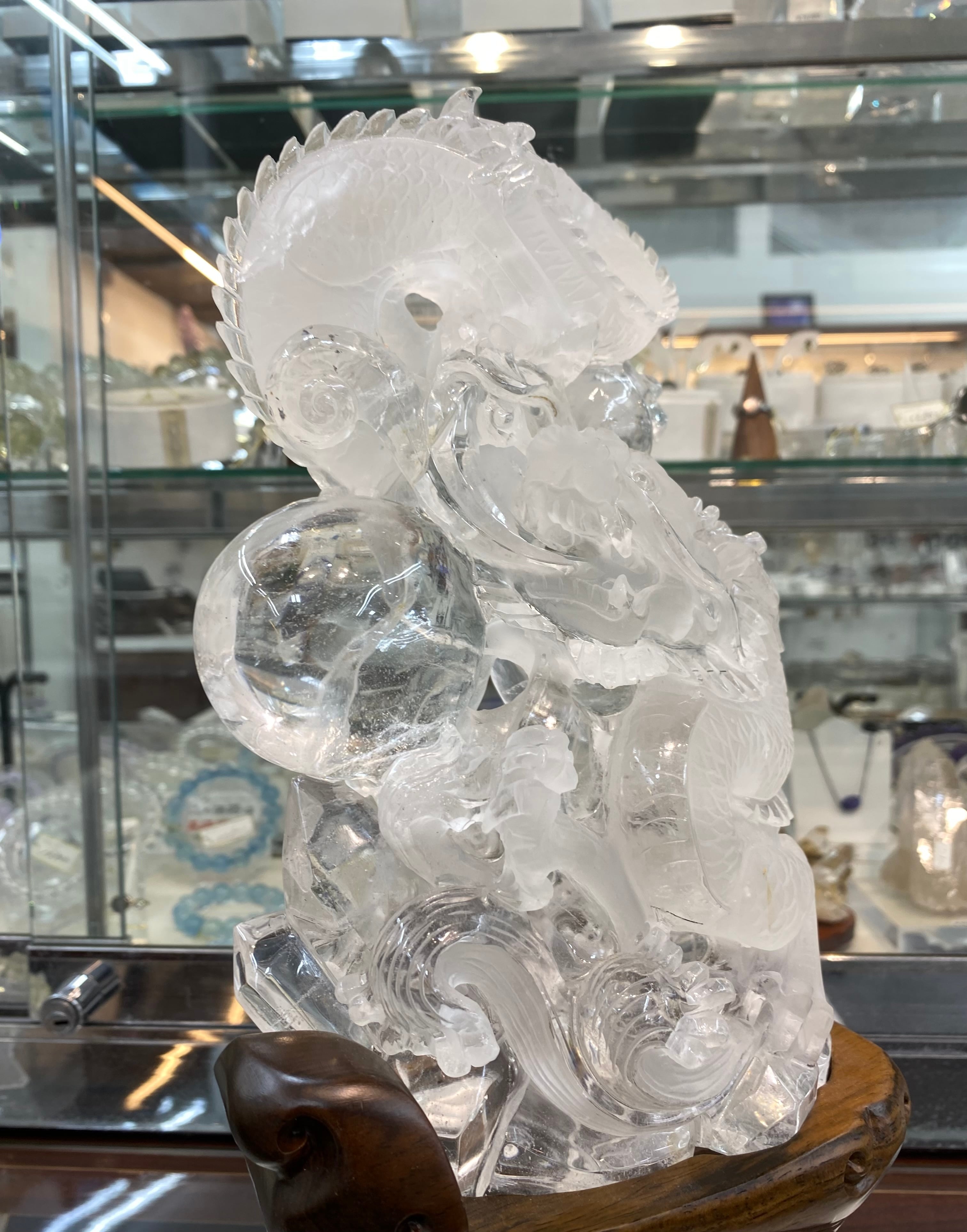 厳選 水晶昇龍 透かし彫り 巨大水晶龍 虹入り！ブラックルチル入り水晶